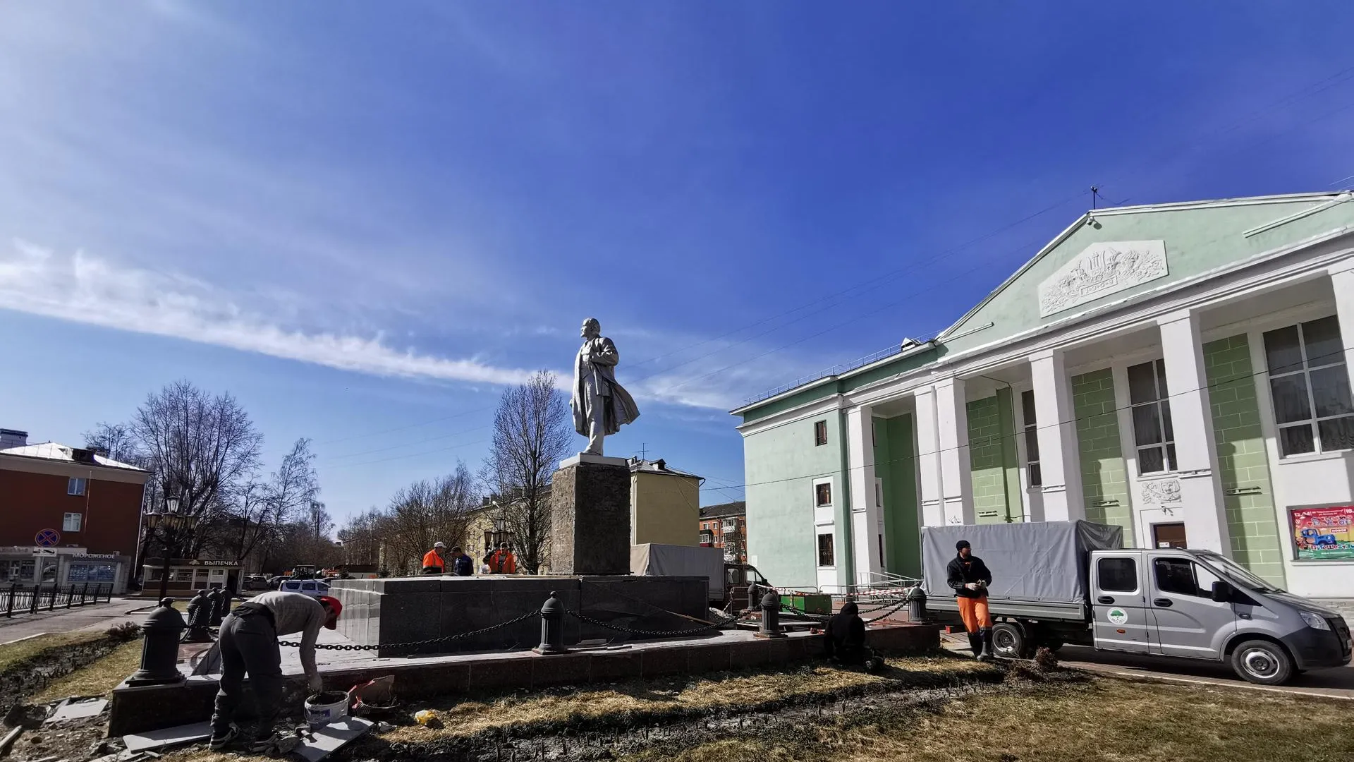 В микрорайоне Климовск Подольска начали ремонт памятника Ленину
