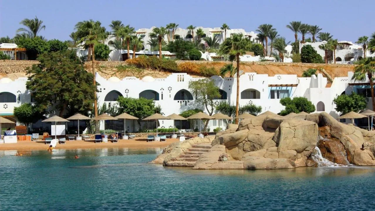 Тело не возвращают: россиянка скончалась в Египте после ужина в ресторане