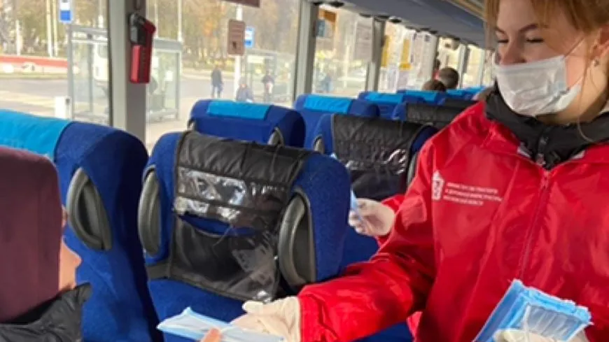Волонтеры Подольска проверили наличие масок у пассажиров автобусов и МЦД