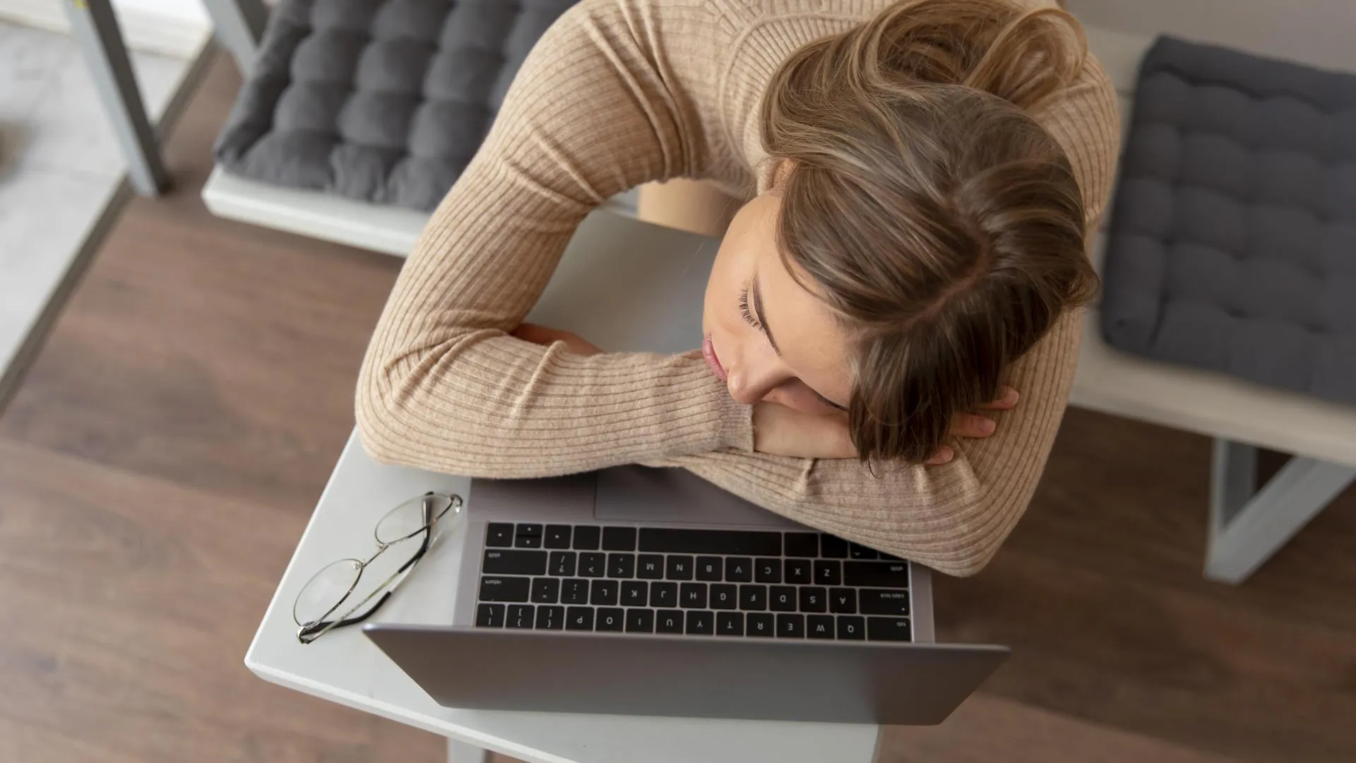 Когда ничего не можешь: психолог рассказал о хронической усталости