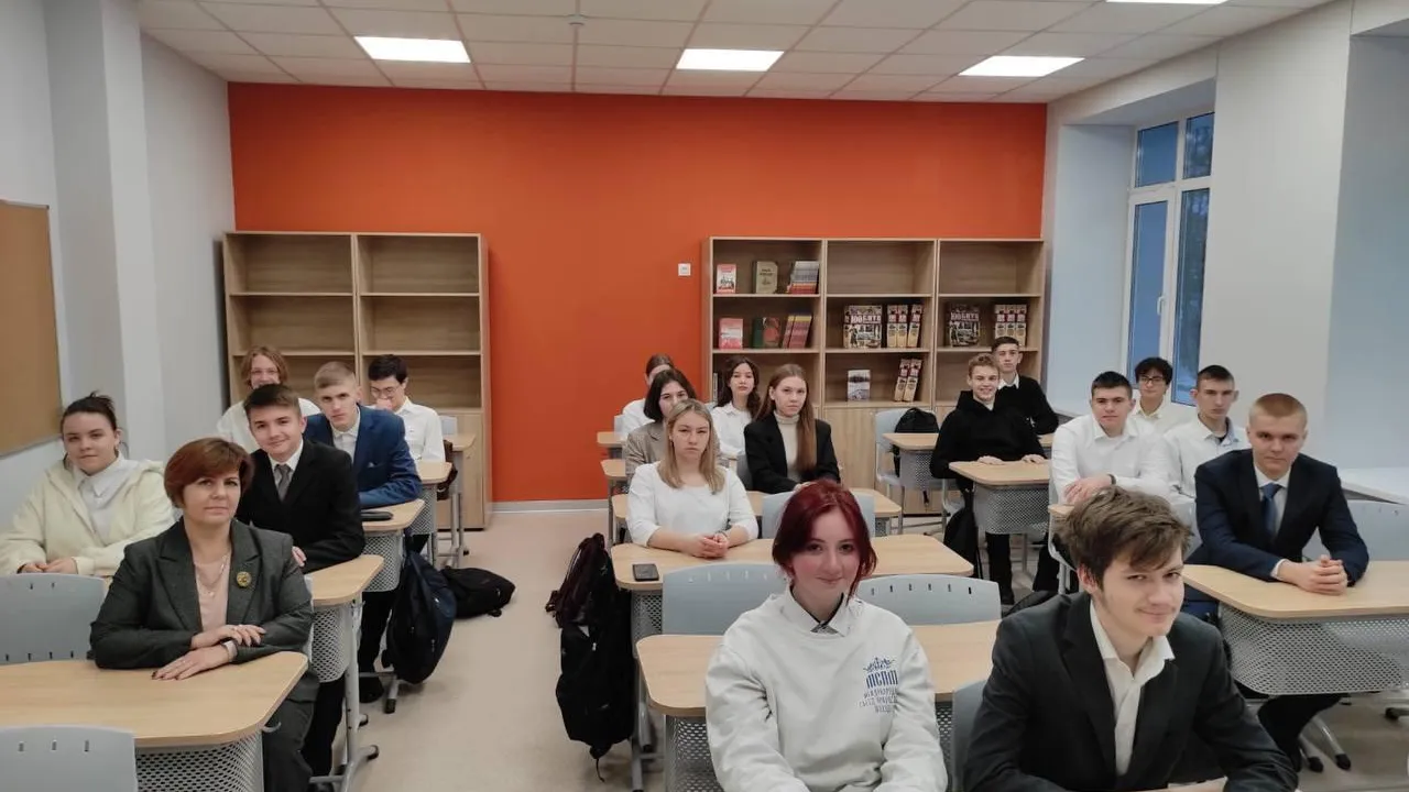 Педагоги школ Подмосковья запустят кружки по искусственному интеллекту с 1 сентября
