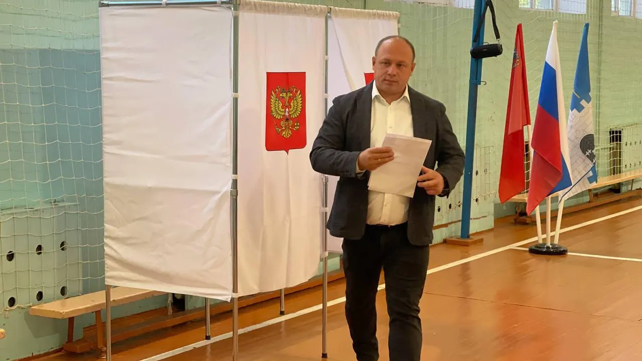 Депутат Мособлдумы Олег Гаджиев проголосовал на выборах в Сергиевом Посаде