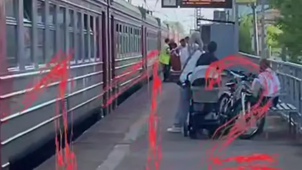 Жительница Подмосковья родила ребенка прямо в вагоне электрички