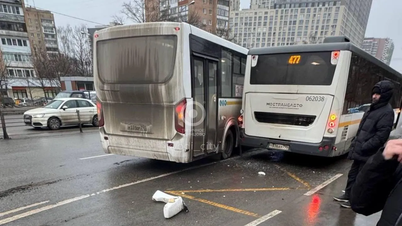 В Одинцово автобусы врезались друг в друга