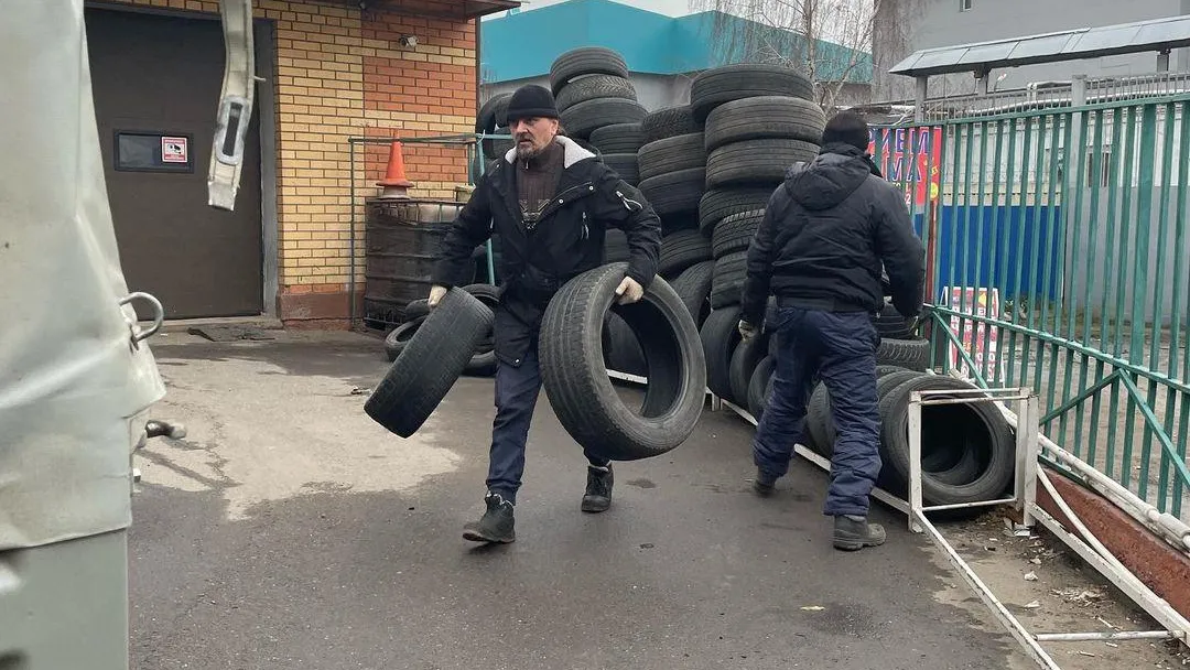 Жители Котельников сдали в утилизацию около 250 покрышек за неделю