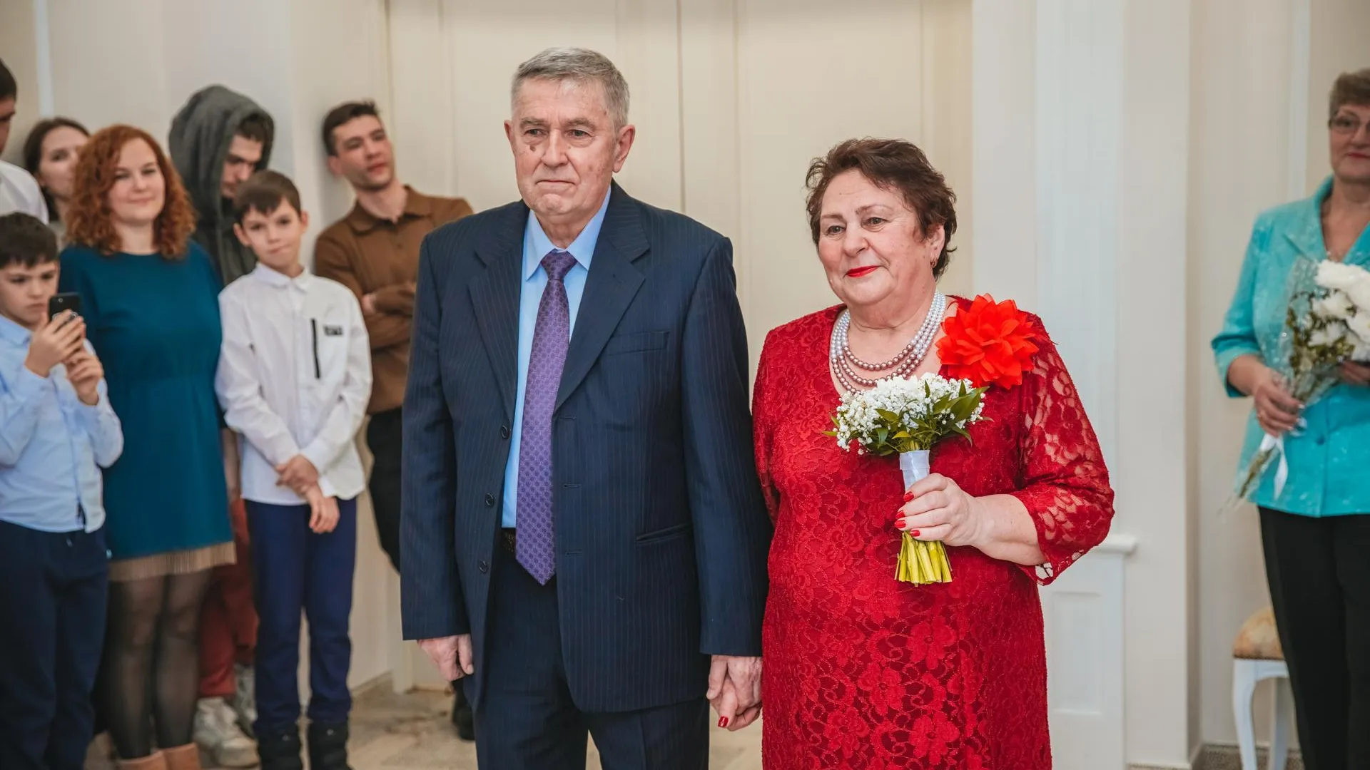 Свыше 2 тыс семей Подмосковья получили выплату к юбилею брака