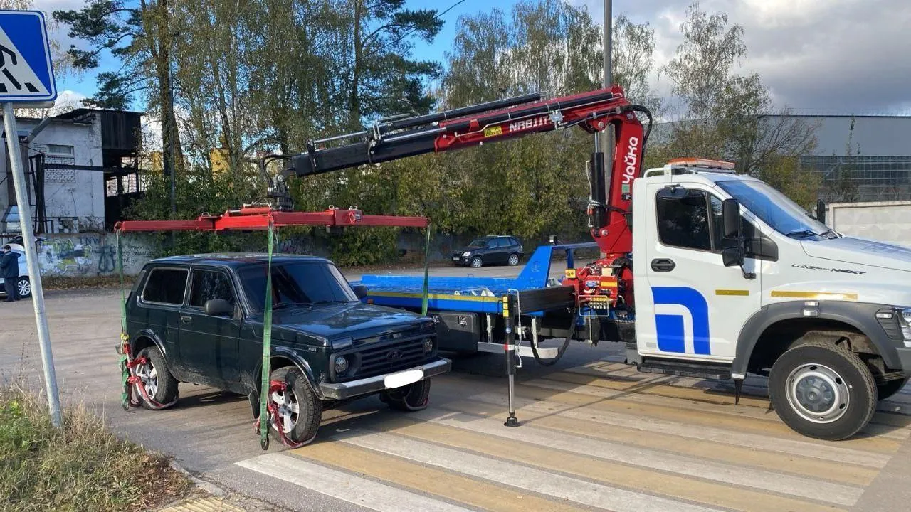 Более 3,8 тыс автомобилей эвакуировали с улиц и дворов Подмосковья за неделю