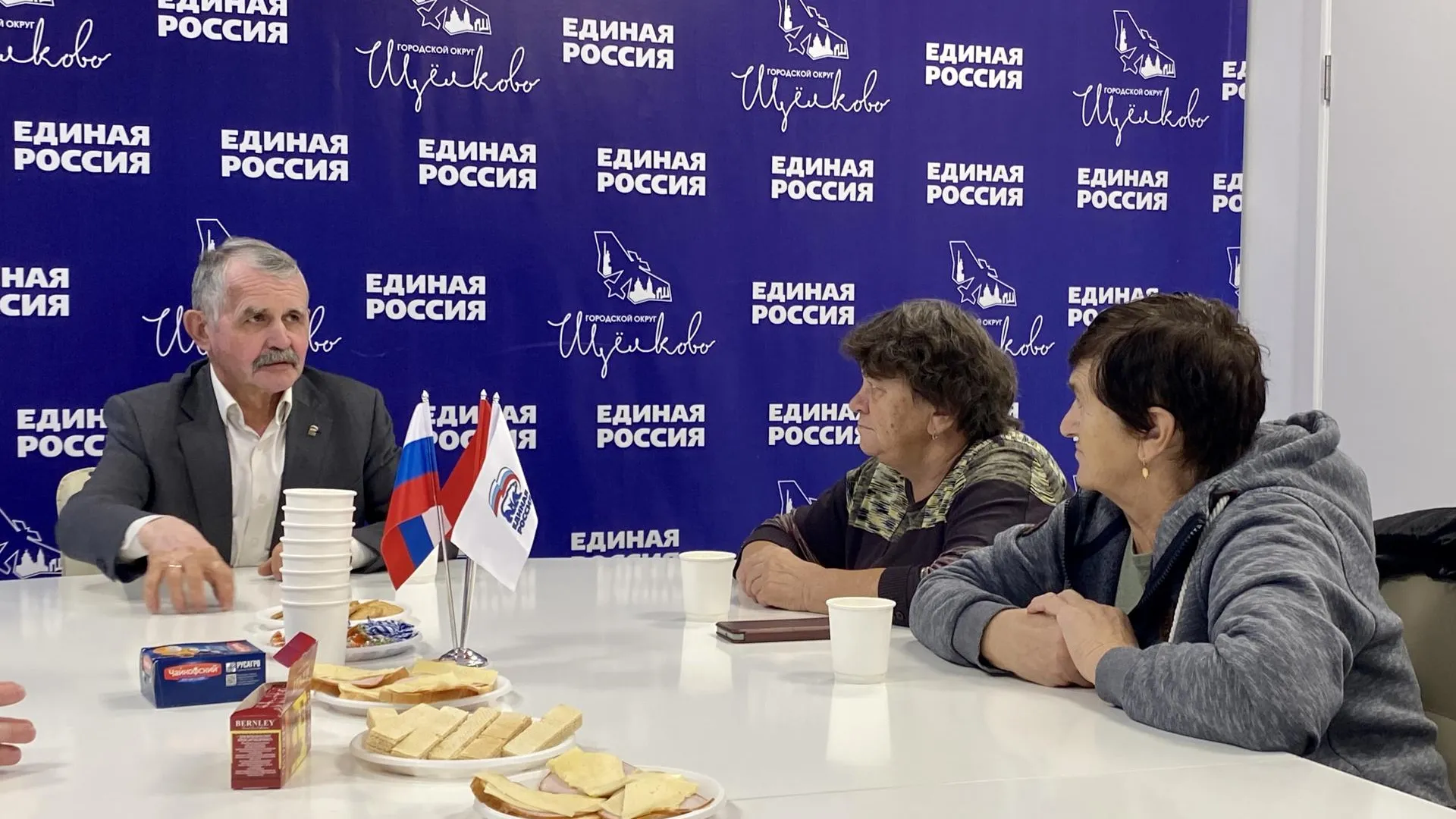 «ЕР» в Подмосковье поздравила с Международным днем бабушек и дедушек представителей старшего поколения