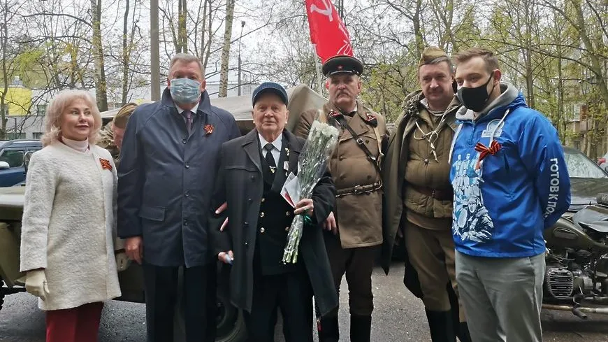 Во дворах ветеранов ВОВ в Королеве провели концерты