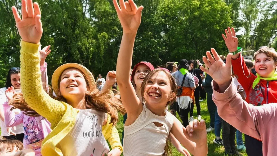 Более 65 тыс человек посетили мероприятия в подмосковных парках в День защиты детей