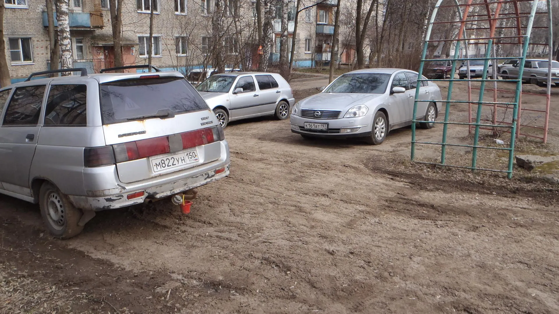 Автовладельцев Подольска с 25 марта будут штрафовать за парковку на газонах