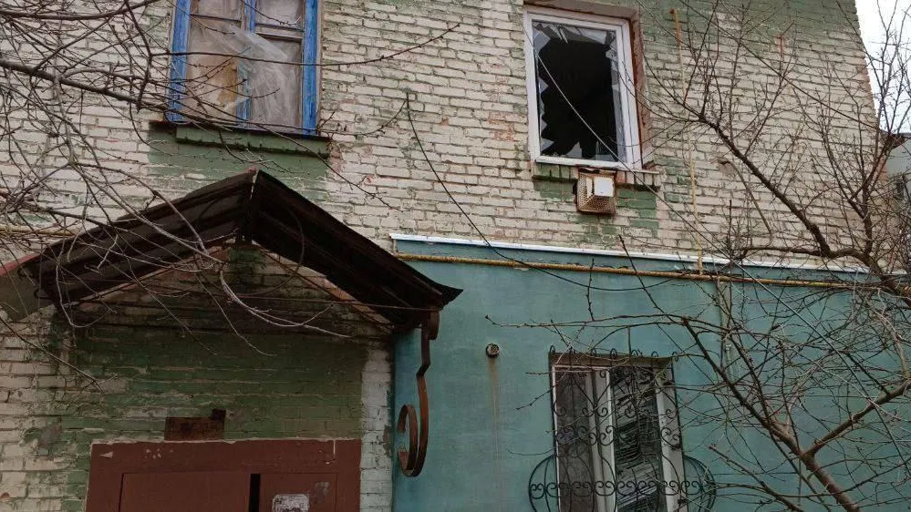 Режим ЧС ввели в районе Ростова-на-Дону, где повреждены дома после атаки БПЛА