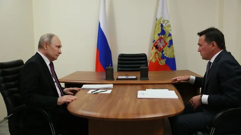 Путин заслушал доклад Воробьева о ситуации в округах, где нарушено отопление