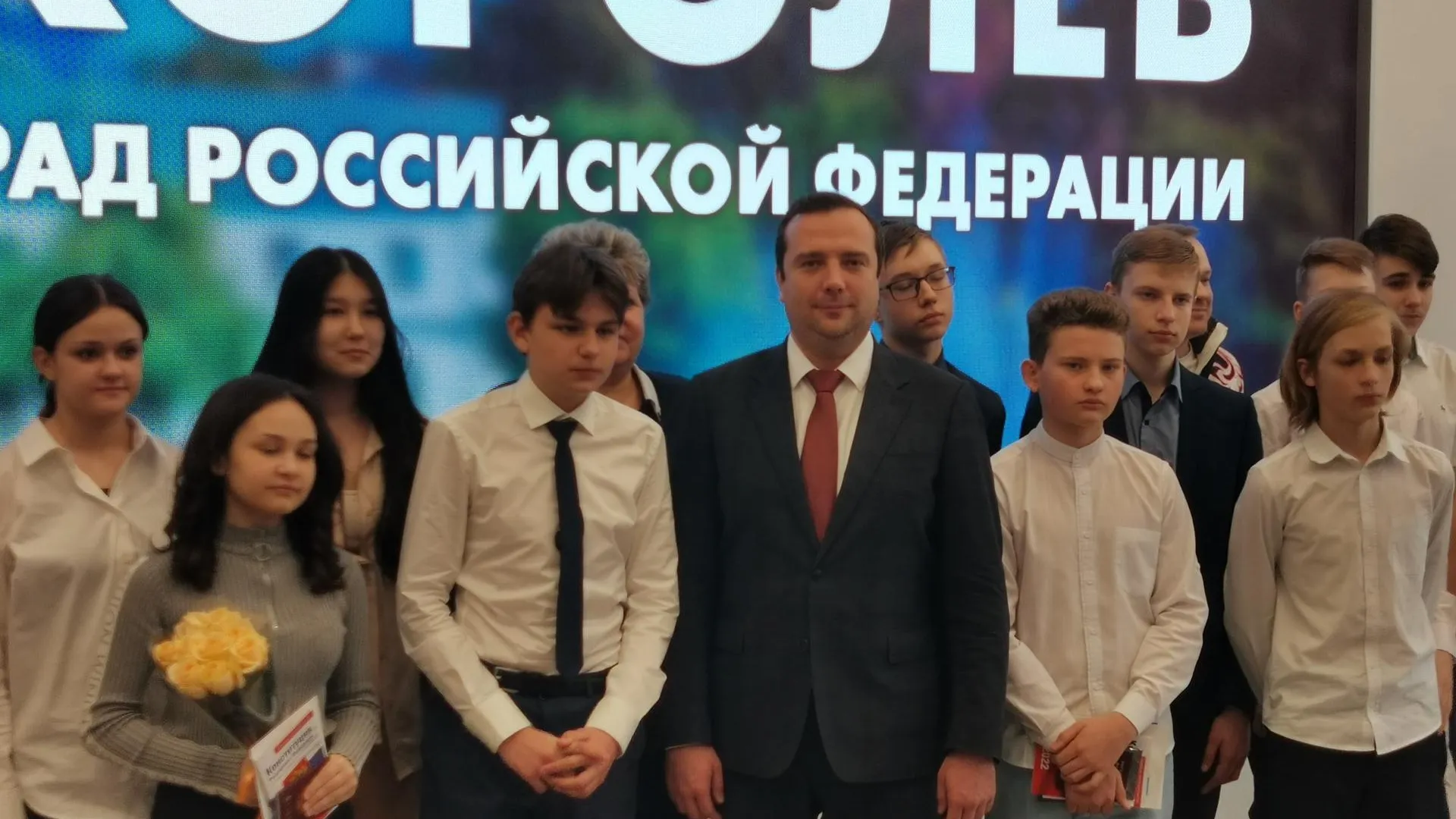 Паспорта торжественно вручили 13 юным жителям Королева
