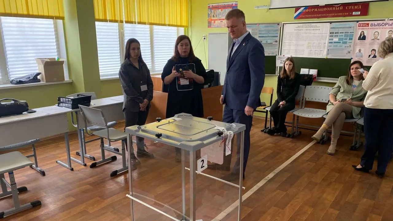 Депутаты Мособлдумы посещают избирательные участки в Люберцах