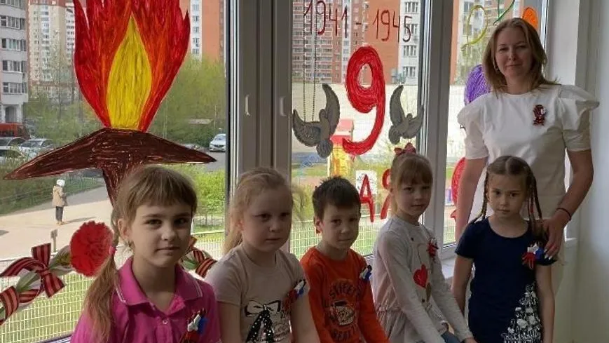 Жители Люберец украсили окна портретами героев Великой Отечественной войны