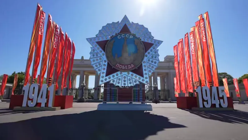 К 9 Мая по всей Москве установили более 4 тыс декоративных композиций