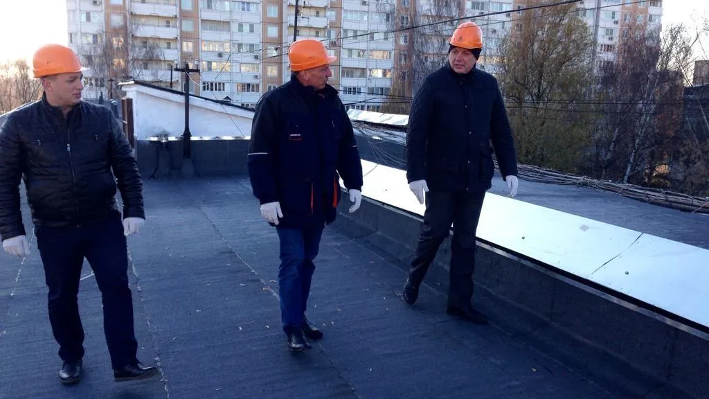 Депутат Мособлдумы проверил качество капремонта в жилом доме на улице Пионерской Балашихи