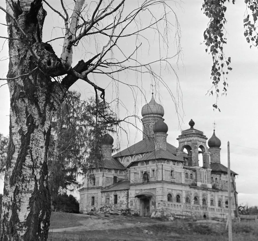 Каменная церковь Николы в подмосковной усадьбе Никольское-Урюпино, построенная в 1664-1965 г. г. крепостным зодчим Павлом Потехиным.
