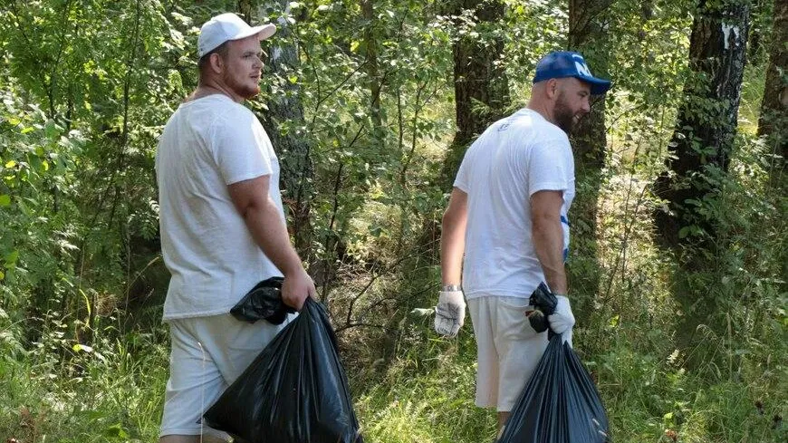 Около 15 кубометров мусора собрали на субботнике в деревне Жостово Мытищ