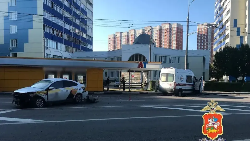 Три человека пострадали в ДТП со скорой помощью в Подольске