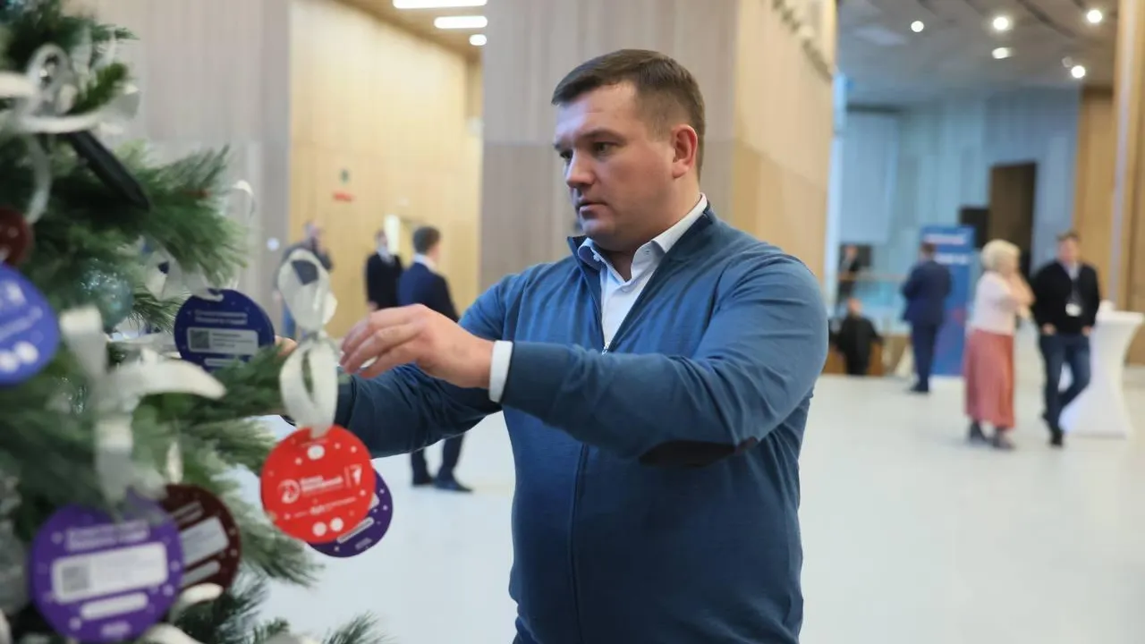 Министр строительного комплекса Подмосковья исполнил новогоднее желание мальчика