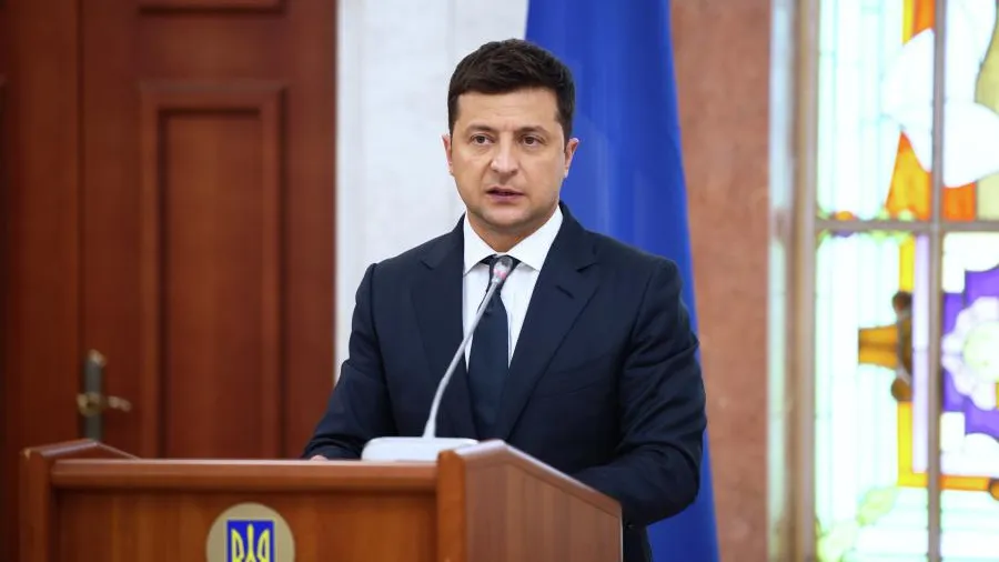 Украинские социологи: популярность президента Зеленского стремительно падает