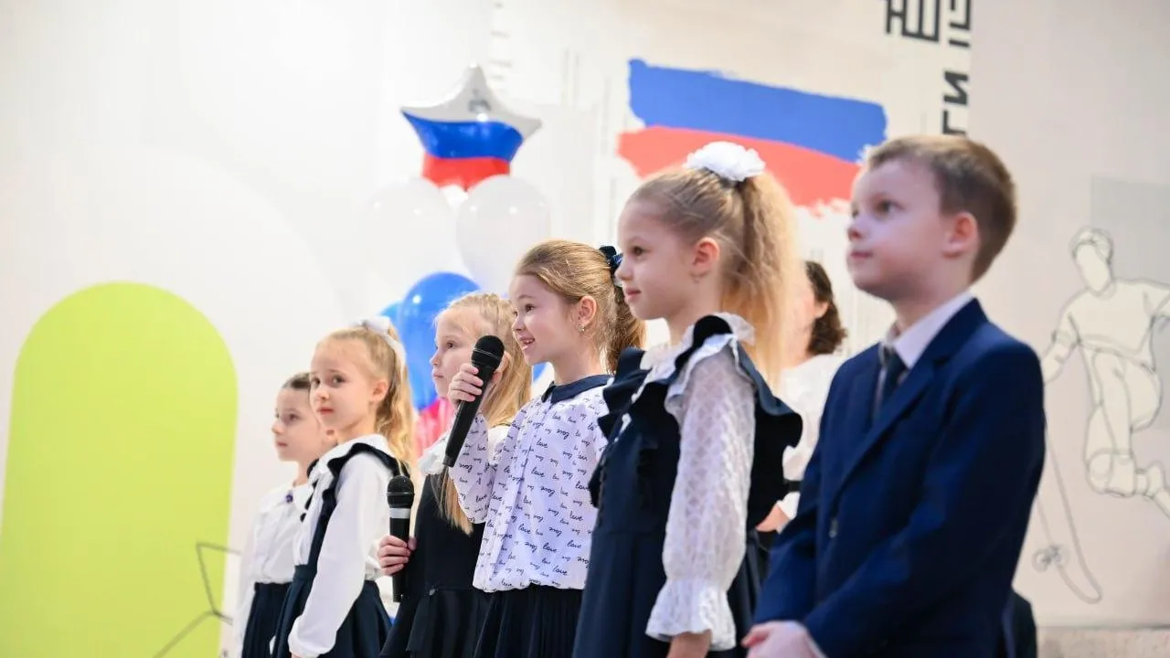 В подмосковных школах вместо звонков будут звучать патриотические песни