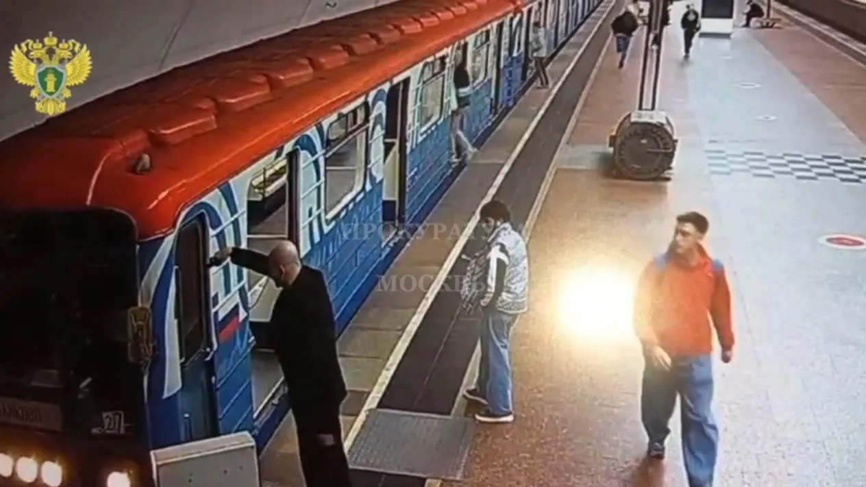 «Джейсон Стэтхэм» хотел застрелить машиниста игрушкой в метро Москвы — видео