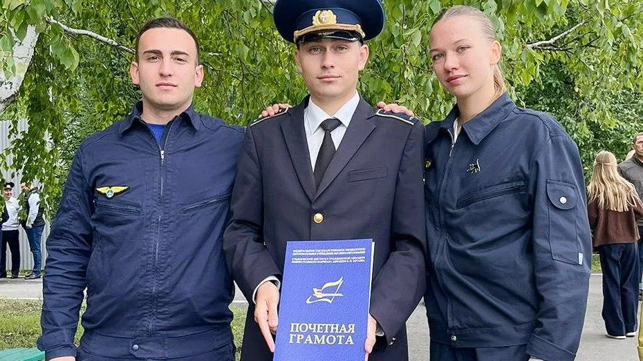 Реутовчанин получил награду за посадку неисправного самолета