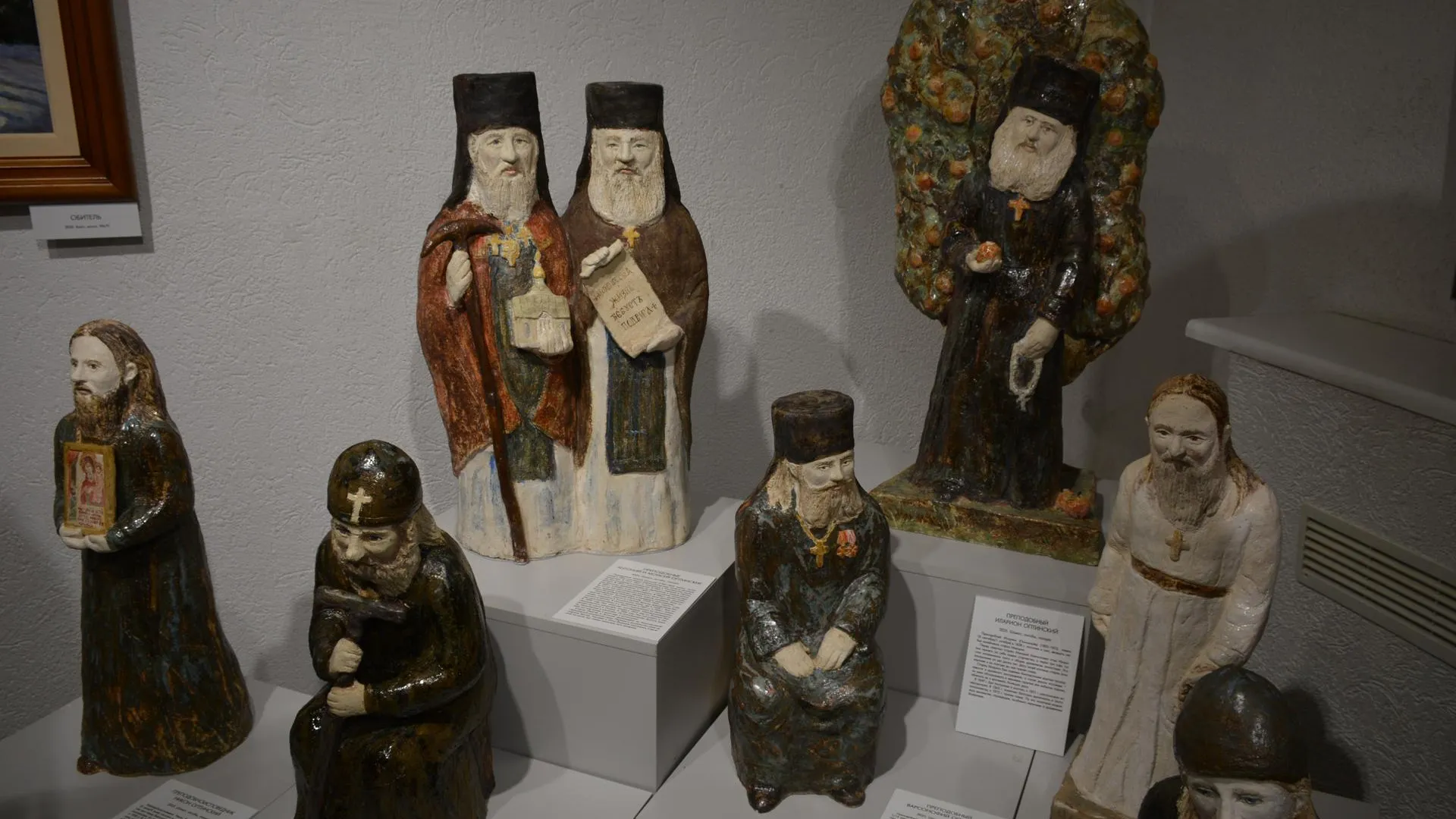 В Коломне открылась выставка Наталии Овсиенко о Оптинских старцах