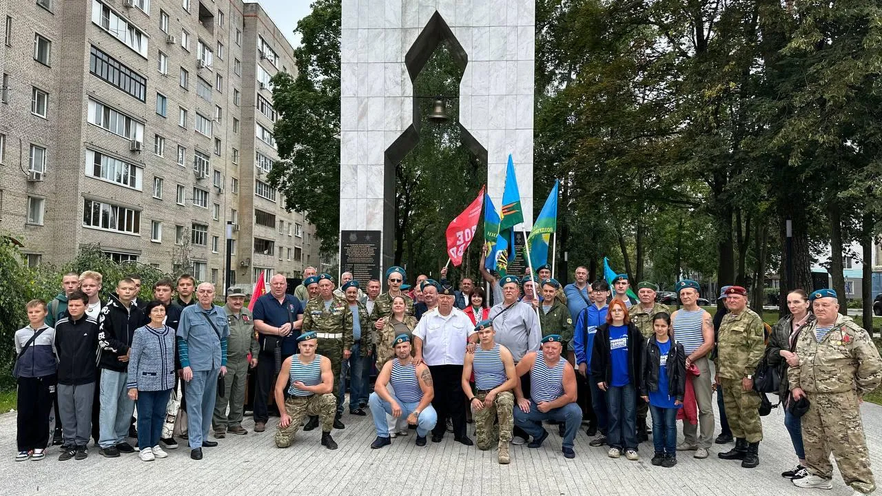 Подмосковная «Единая Россия» поздравила военнослужащих и ветеранов с Днем ВДВ