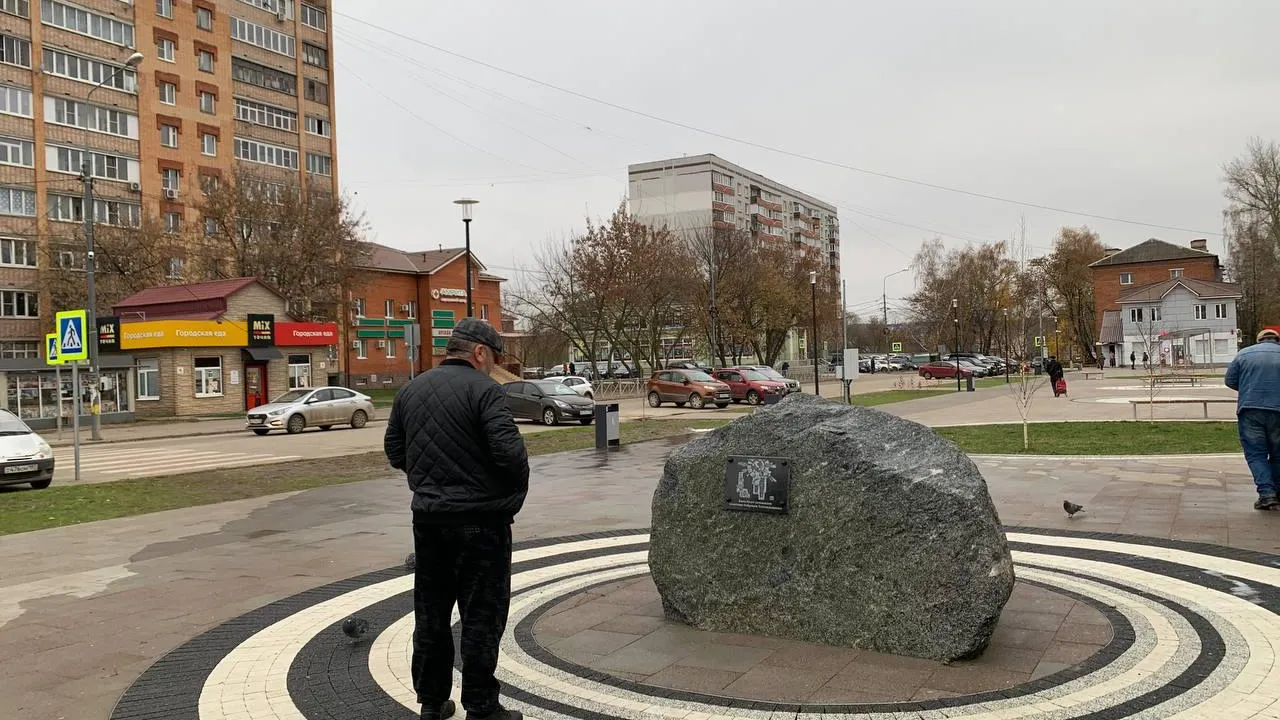 Закладной камень на месте будущего памятника текстильщикам открыли в Озерах