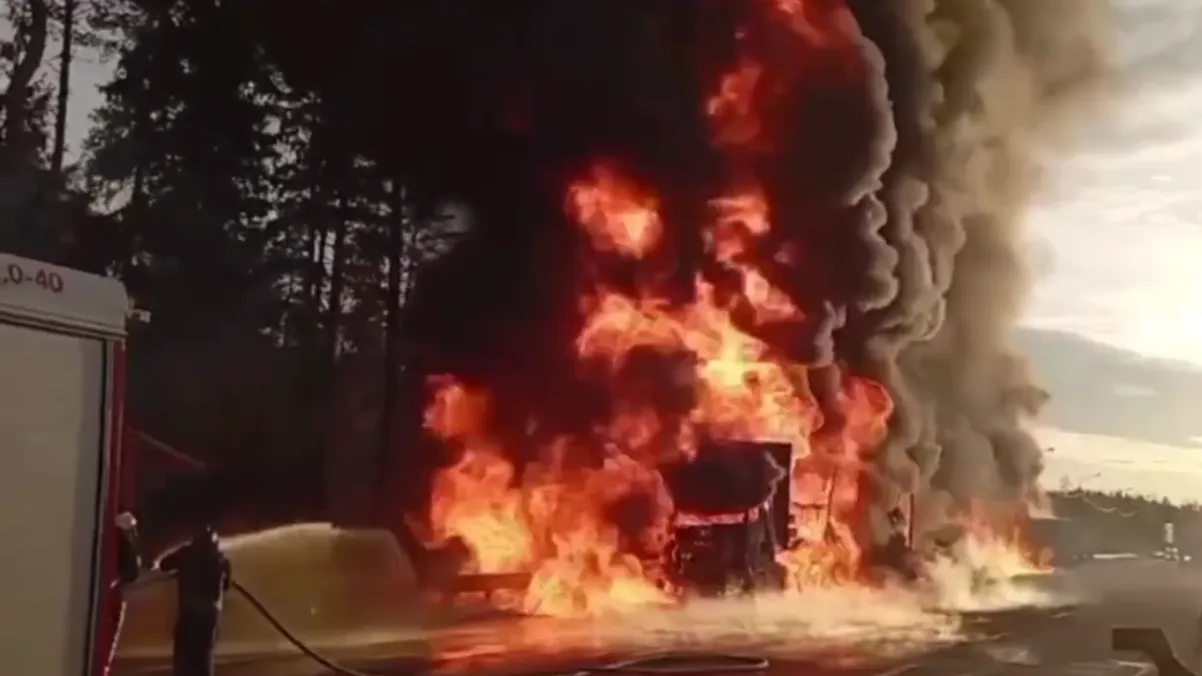 В Ногинске из-за самовозгорания фуры сгорели еще два авто, попавших в ДТП