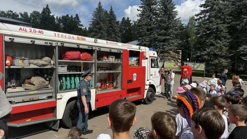 Сотрудники МЧС провели урок безопасности в лагере Воскресенска