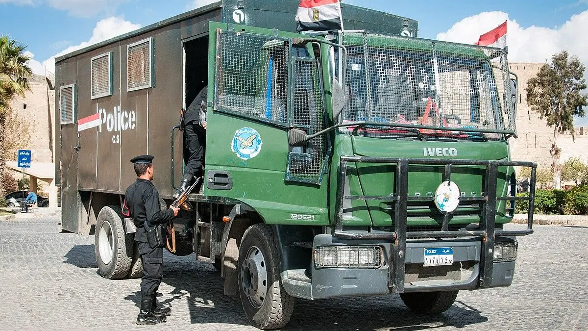 В Египте двое мужчин подняли с морского дна 448 артефактов и пытались их продать