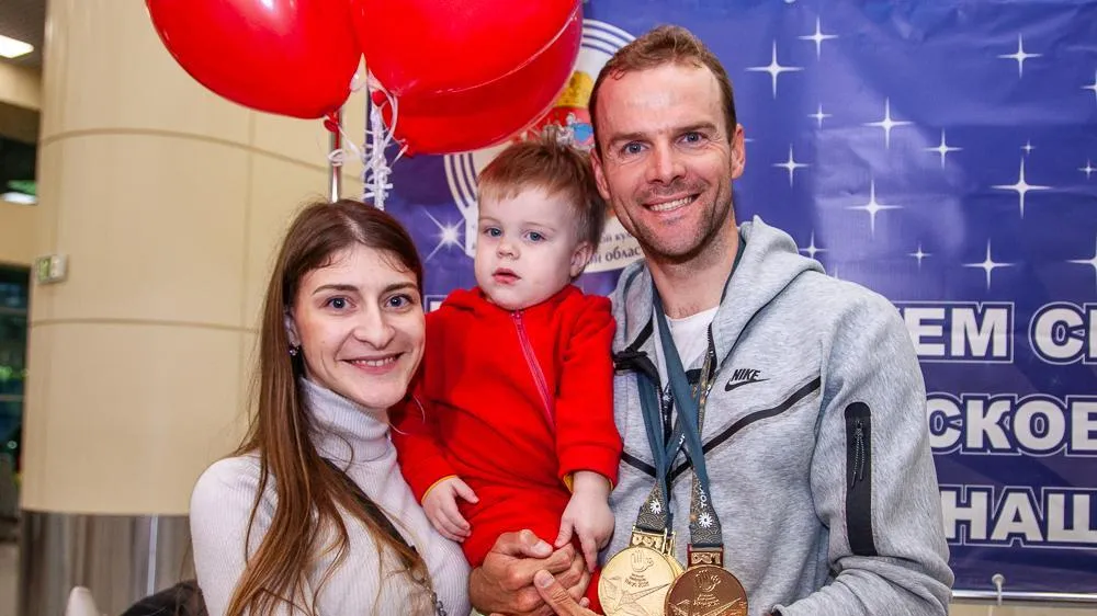 В аэропорту Домодедово встретили трехкратного чемпиона Сурдлимпийских игр