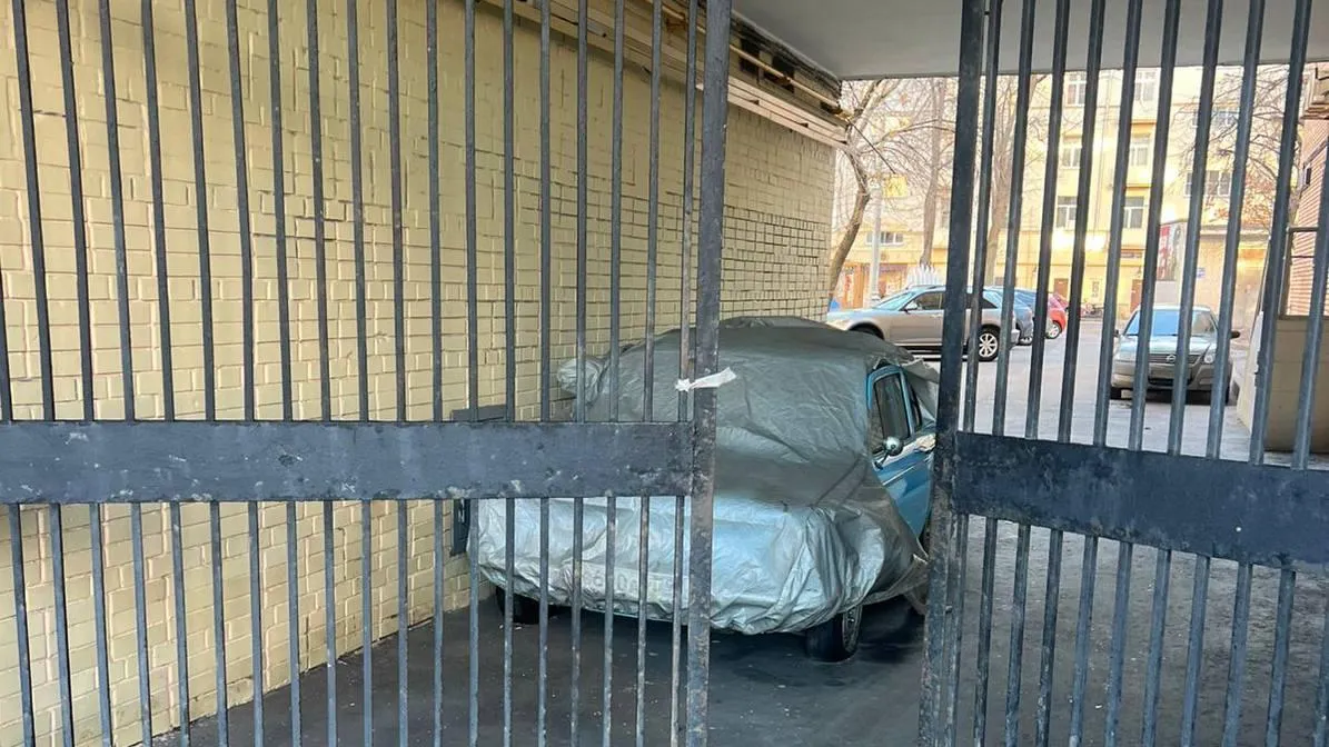 Труп женщины нашли в припаркованной машине в Москве