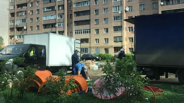 Подрядчик приступил к установке игровых элементов на детских площадках Подольска