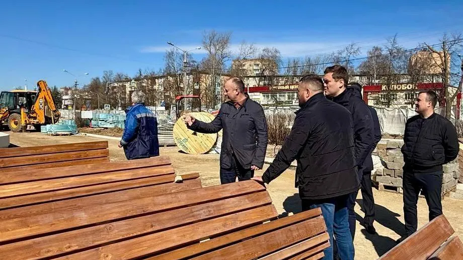 Глава Егорьевска оценил ход работ по реконструкции сквера «60-летия Победы»