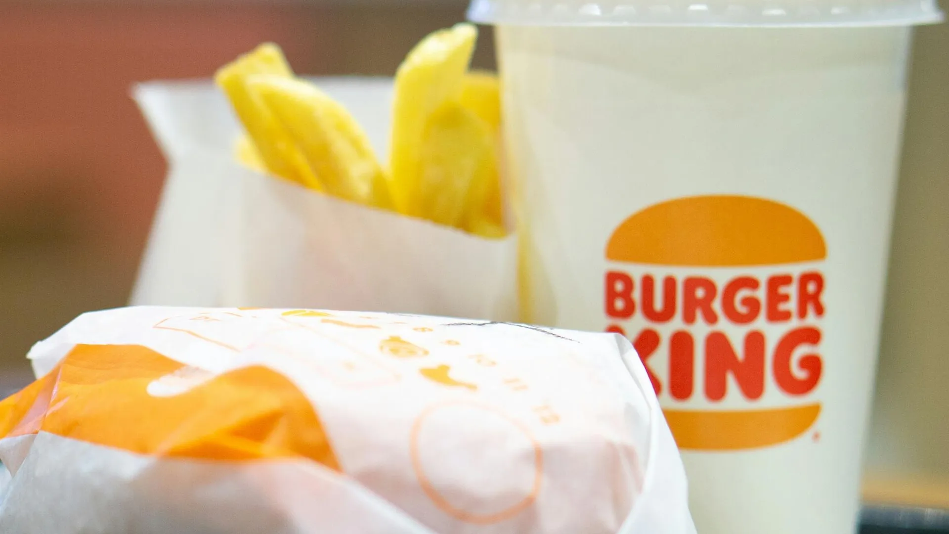 Это просто мем: «Бургер Кинг» не стал извиняться за акцию «Накорми тарелочницу»