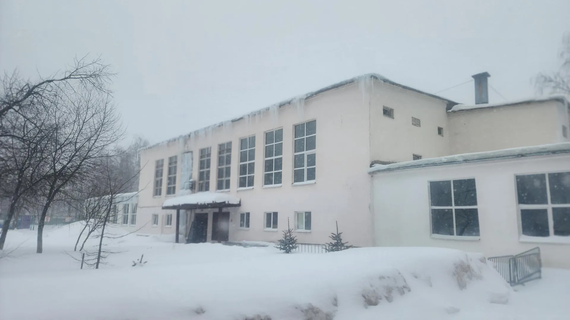 В Королеве начали подготовку стен к отделке в корпусе «Вымпела»