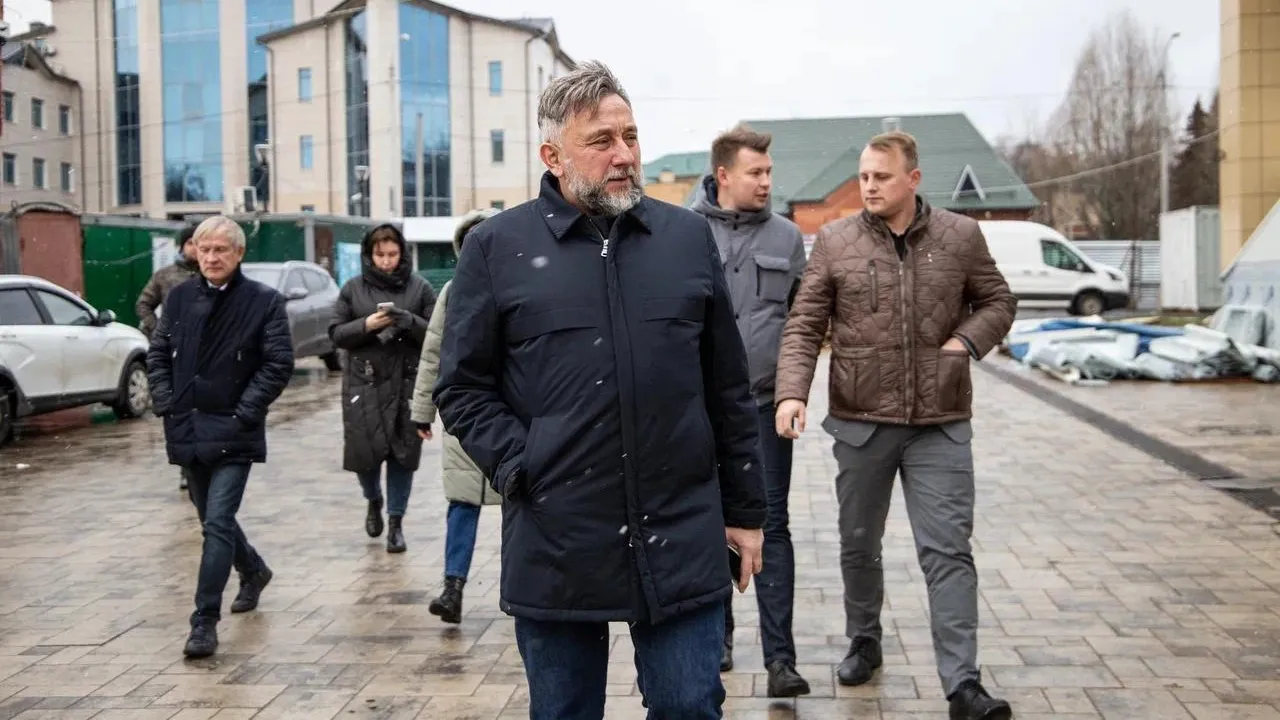Депутат Мособлдумы проверил ход ремонтных работ Дворца культуры «Мир» в Домодедове