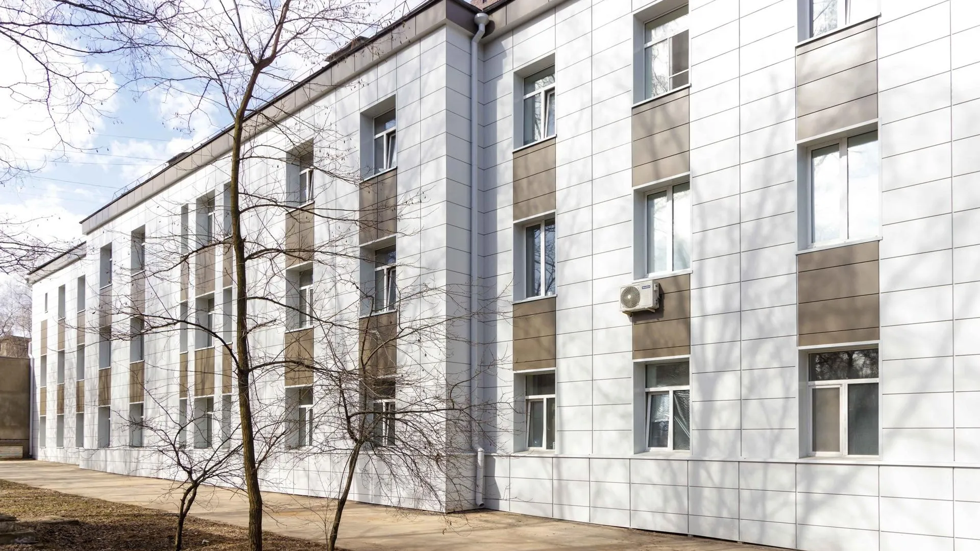 В Люберцах завершили ремонт фасада главного корпуса Ухтомской больницы