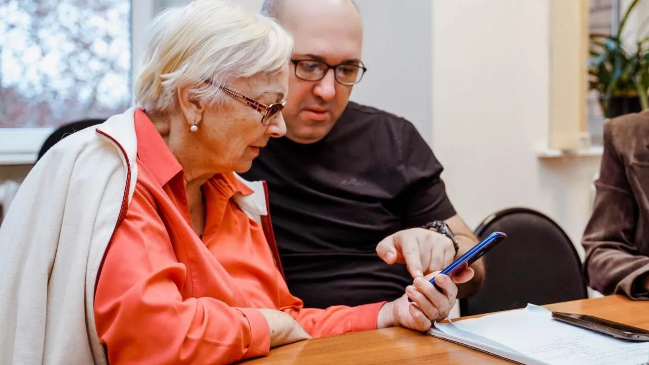 В Орехово-Зуевском округе действуют бесплатные компьютерные курсы для пожилых