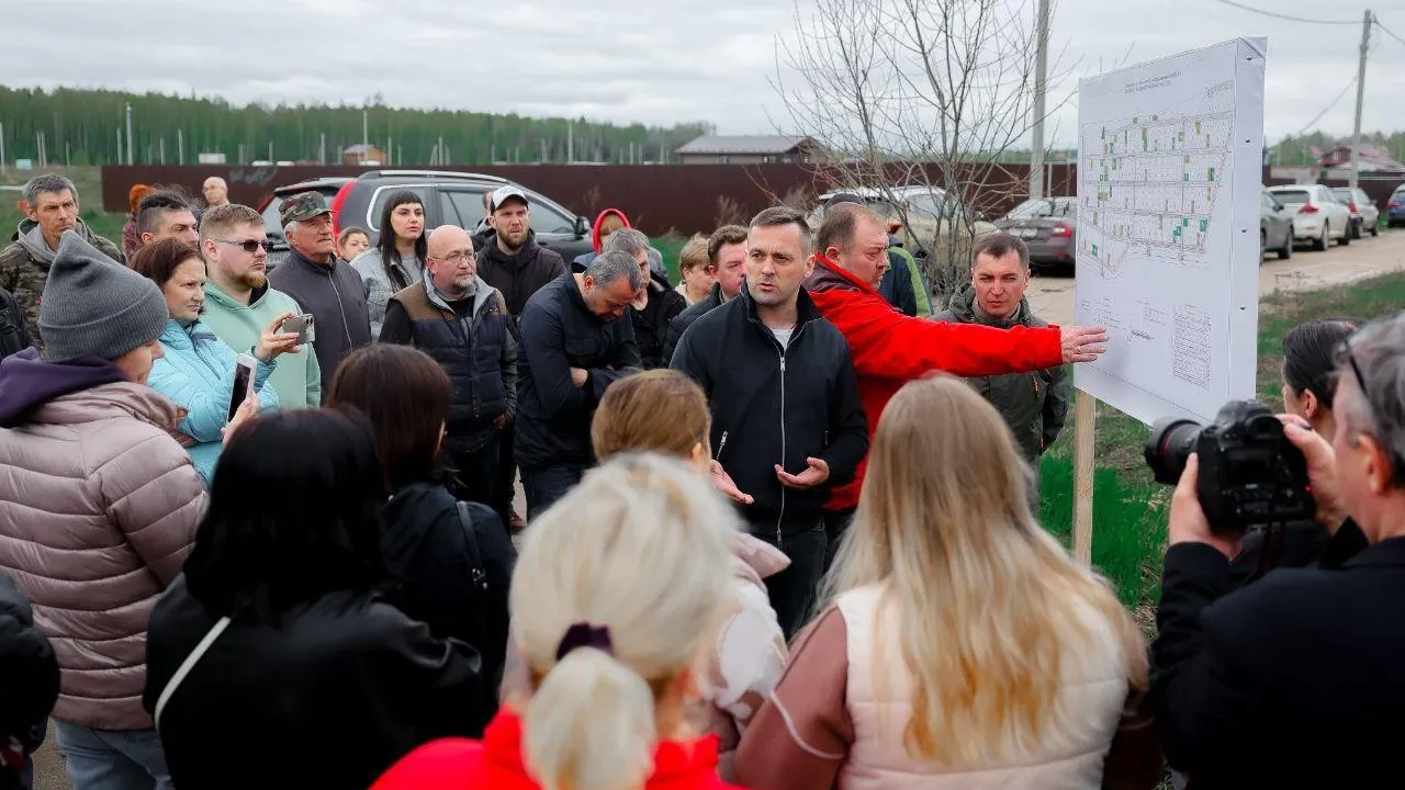 В деревне Юркино начали строительство временных дорог в поселке для многодетных семей