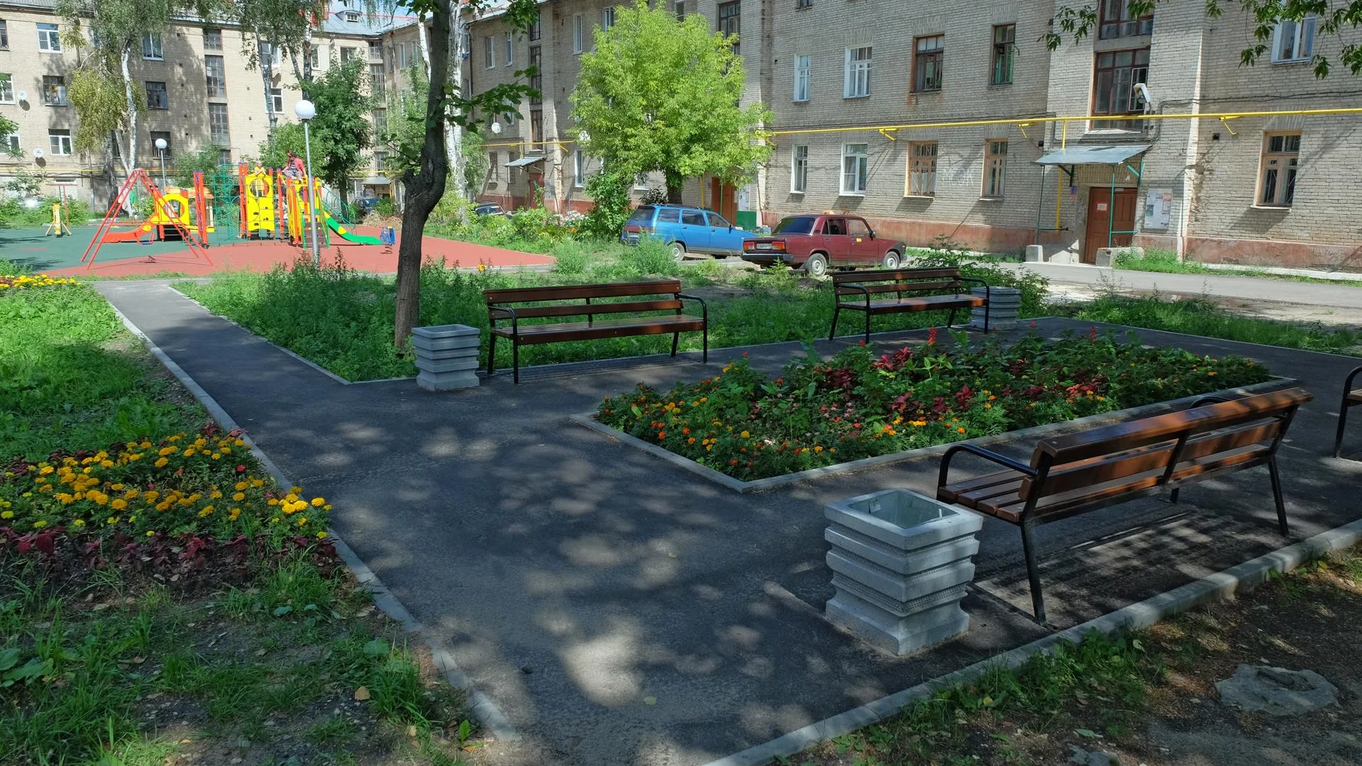 Объем работ по благоустройству дворов в Подмосковье завершили более чем на 50%