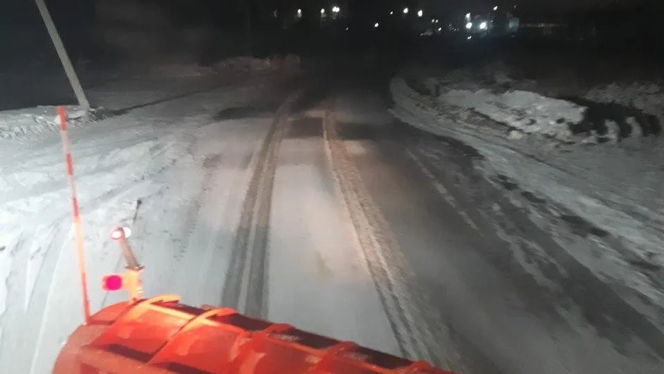 Дорожные службы Долгопрудного 31 декабря чистят город от снега