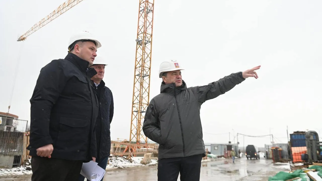 Школа для самых одаренных: Андрей Воробьев проверил стройку учебного кластера в Одинцове