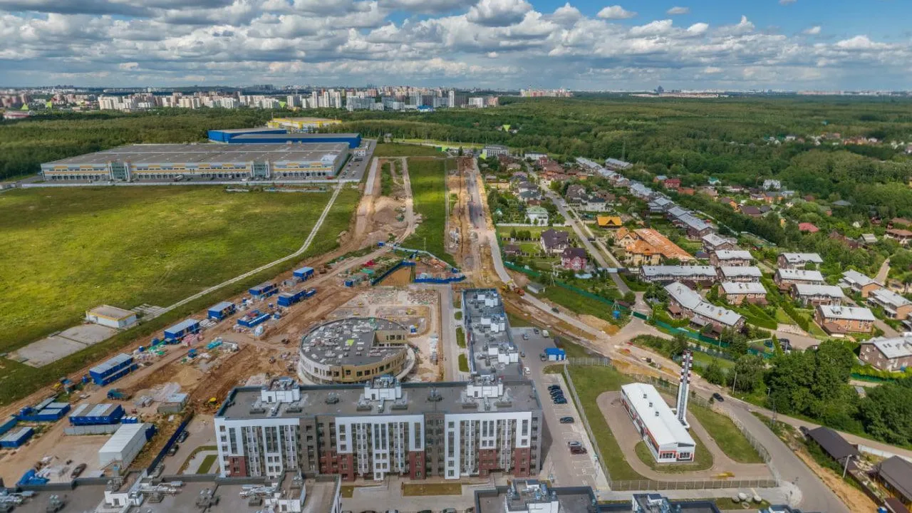 В ЖК «Новая Щербинка» округа Подольск проводят работы по расширению дороги